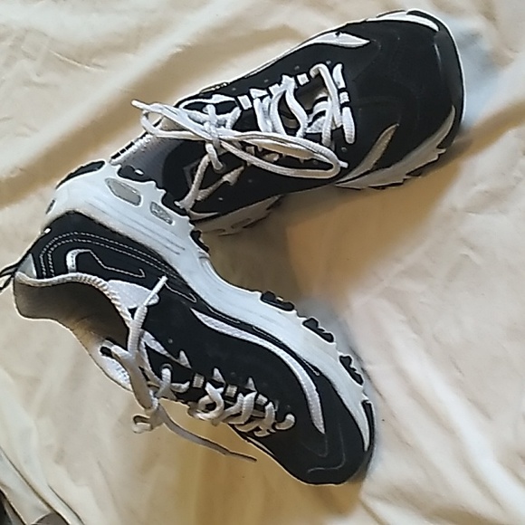 Skechers Shoes - Women's Skechers D'Lites black and white shoes size 6.5 Excellent shape!!! EUC😍
